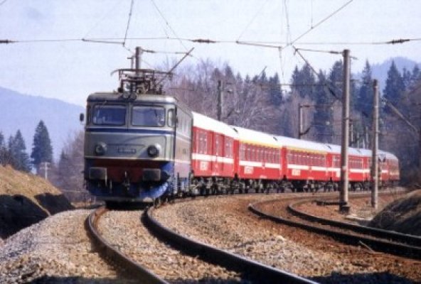 CFR cumpără motorină albastră, să stopeze furturile